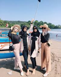 29 ootd kondangan hijab casual kekinian, simple dan elegan. Sisters Pakaian Pantai Gaya Remaja Gaya Hijab