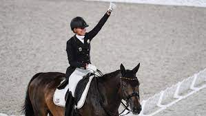 Animal lover, dressagerider, mother, author, businesswoman & enjoying aplant based diet. Xkapb Lq Bhrrm