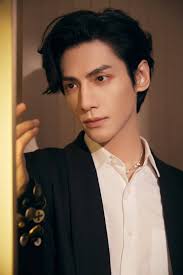 111123] Luo Yunxi Studio Update &&&🖤 Cp: The journey of time falling into  the mortal world, colliding with colorful backgrounds in a pure black  party, Tang Lici ✨️✨️🖤 Ps: Looks great