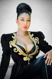 Ayvee Ayveebaby Photo Edward Flowers Photography Vintage Look Updo Gold Trim Red Lips Key Necklace Curvy Curves Beautiful People Model Beautiful
