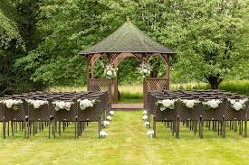 Silchester House Country House Wedding Venue In Hampshire Intimate Outdoor Wedding Ceremony I Outdoor Wedding Venues Wedding Venues Berkshire Outdoor Wedding