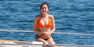 Selena Gomez Shows Her Kidney Transplant Scar For The First Time Selena Gomez Bikinis Selena Gomez Latest
