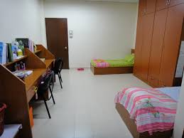 Berhampiran kolej kediaman 4 ini, terdapat sebuah bangunan ump holding. 11 Pengalaman Biasa Sebagai Freshie Masa Mula Mula Masuk Universiti Dulu Ingat Lagi