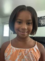 Can somone make this photo funny and change background