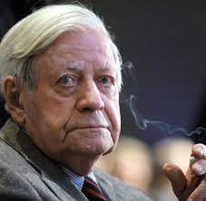 Der hintergrund ist, dass durch mentholzusätze der hustenreiz gelindert wird. Angst Vor Eu Verbot Altkanzler Schmidt Hamstert Menthol Zigaretten Welt