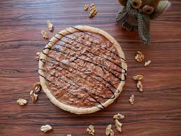 Verse le beurre fondu et ajoute les noix (éventuellement cassées deux) et les pépites de chocolat. Tarte Au Chocolat Noix Miel Et Cannelle Destination Food