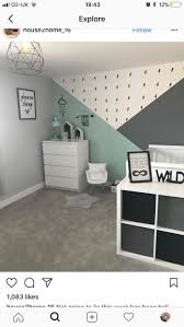 Floor to ceiling mirrors create even more drama and sense of space and light when placed behind a crib to reflect the whole room. Inspiration Fur Die Wand Mischung Aus Levis Farbe Und Tapete Fur Mehr Farbe Inspiration Levis Mis Baby Room Decor Baby Boy Bedroom Baby Room Design