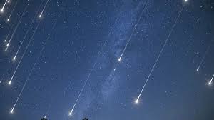 Na chuva de meteoros quadrântidas poderão ser vistas de 40 até 150 estrelas por hora, a maioria às 2h da manhã. Chuva De Estrelas Cadentes Sera Vista Nesta Madrugada Em Todo O Mundo