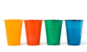 Vegaooparty vi propone una vasta scelta di bicchieri usa e getta di plastica per tutte le feste. Riciclo Creativo Bicchieri Di Plastica Non Sprecare