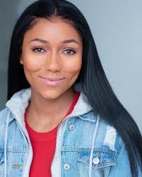 I love how Leslie just mentioned the lead of the temptations and that's her  husband in real life 😂😂