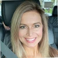 Lea Phelps's Instagram, Twitter & Facebook