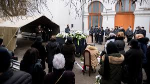 A héten 82 éves korában elhunyt sas józsef temetésére péntek déli 12 órakor kerül sor a kozma utcai zsidó temetőben. H6xtyq 8ustevm