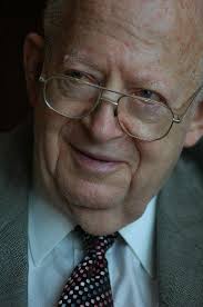 UA retail expert Mayer dies at 82