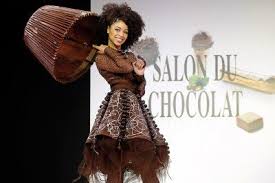 Cocoa Chanel Fashion Designers Create Chocolate Dresses For Salon Du Chocolat In Paris Fashion Fashion Brand Costumes