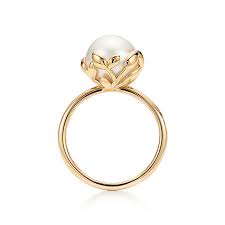 Paloma Picasso Olive Leaf Ring In 18k Gold With A Freshwater Cultured Pearl In 2020 Pearl Engagement Ring Olive Leaf Ring Engagement Ring White Gold
