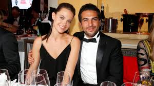 Feierte er mit ihr im liebesurlaub seinen. Elyas M Barek Ist Wieder Single Liebesaus Mit Seiner Julia