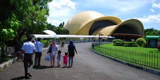 Selain mempunyai kelengkapan dari semua fasilitas hiburan dan wisata lainnya, kelebihan dari dufan ini bisa dilihat dari adanya harga tiket masuknya yang sepadan dengan ketersediaan fasilitas dan kelengkapan dari semua arena hiburan, seperti berikut ini adalah harga tiket dunia fantasi ancol 2020. Malam Tahun Baru Harga Tiket Masuk Tmii Naik Merdeka Com