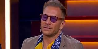 Diego y Madison se sienten aislados e incómodos debido a la pelea entre los  dos cuartos