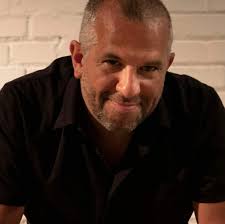 Omar Argentino Galván: “(La impro) me aporta la filosofía de la escucha, de  la adaptación consciente, del aceptar y aceptarme, de saber que a veces  para aceptar es necesario decir no” –