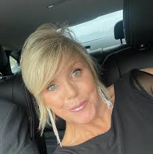 I'm so excited to share the Cheer issue of The Local Winter Garden  magazine!! I've only seen the online version but they did such a fabulous  job. Such a privilege thank you