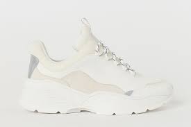 Estas zapatillas deportivas blancas de Zara, Mango, Bershka, Pul&Bear,  Massimo Dutti... son SÚPER tendencia