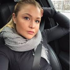 2012 begann sie mit dem bodybuilding und nahm innerhalb von drei jahren über 25 kilogramm ab. Sophia Thiel Die 6 Besten Ubungen Aus Ihrem Fitness Programm Fitness Workouts Fitness Ubungen