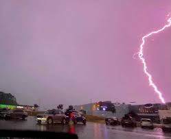 Lørdag er det varslet tropevarme i drammensområdet, og søndag kommer det et kraftig regnskyll med både lyn og torden, viser ferske prognoser fra meterologisk institutt. Tldj59pa7vuyfm