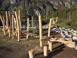 An unseren turngeräten im garten können sie ihre energie rauslassen und sich austoben, so lange sie wollen und nebenbei ihre kletterfähigkeiten verbessern. Fa Lanz Naturspiele Kinderspielgerate Aus Holz Balancier Und Turngerate Balancier Und Turngerate
