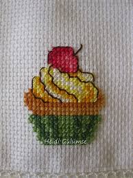 Heidi Gulumse Carpi Isi Cupcake Mutfak Havlusu Capraz Dikis Kartlari Kanavice Desenler