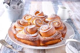 Ma non mi sono azzardata a modificare la ricetta, data la fonte. Sofficissima Torta Di Rose Lievitati Chiara S Cakery