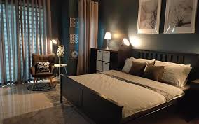Oleh itu, pemilihan warna bilik tidur yang tepat dapat menyumbang kepada waktu tidur yang berkualiti kepada seseorang. Dekorasi Bilik Tidur Utama Dengan Rona Warna Biru Gelap Inspirasi Dari Id Hias My