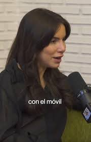 Isabel Viña, experta en salud hormonal: "Todo lo que conlleva dormir con el  móvil en la habitación no es bueno"