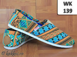Pour le jeu de société, voir batik (jeu). Kakkoi No Twitter Wakai Shoes Hijau Motif Batik Tribal Astek Rp 120 000 Sepatu Casual Slipon Jepang Japanese Style Http T Co Uk49bstg32