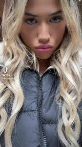 Mia Downs's Instagram, Twitter & Facebook