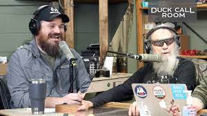 Duck dynasty was an american reality television series that aired on a&e from 2012 to 2017. Why Uncle Si S Beard Is Shorter On One Side Duck Call Room 13 Youtube