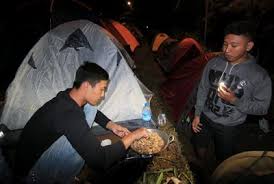 Jun 02, 2021 · bupati ipuk berkantor di desa singolatren. Asyiknya Sambut Tahun Baru 2020 Sambil Ngecamp Di Bukit Puteran Kudus