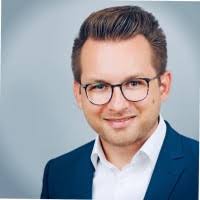 Robin Schuh's Instagram, Twitter & Facebook