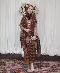 Baju kebaya labuh model kebaya labuh terbaru. 30 Model Kebaya Songket Rok Bawahan Modern Wisuda