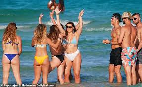 Spring break party packages.com hosts with inertia the largest spring break beach stage in the world at clayton's beach bar noon to 5 pm daily and entry is free and the beach is byob saving you money. Spring Breakers Ordered To Leave South Beach As The Famed Florida Party Spot Is Closed Readsector