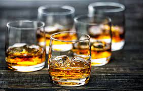 What S The Difference Between Whiskey And Whisky What About Scotch Bourbon And Rye Britannica