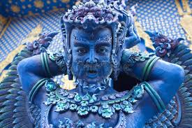 Estátua Azul Do Detalhe Da Guarda De Exteror Do Que Rong Suea Dez Ou Templo  Azul Em Chiang Rai Tailândia Foto de Stock