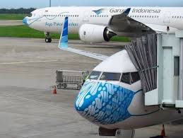 Profesi juru parkir pesawat masih menjadi pekerjaan asing bagi masyarakat di indonesia. Berapa Gaji Tukang Parkir Pesawat Di Indonesia Tidak Sembarangan Berikut Syarat Menjadi Marshaller Mantra Sukabumi