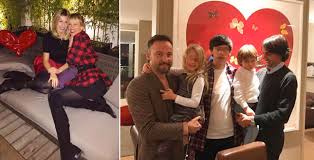 Lo scorso anno è convolata a nozze con paolo calabresi marconi. Alessia Marcuzzi Natalino In Famiglia Allargata Con I Figli E Francesco Facchinetti Gossip