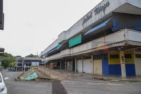 It's only 600 meter from arked niaga padang besar and ktm/ets train station. Bagaikan Pekan Hantu Kosmo Digital