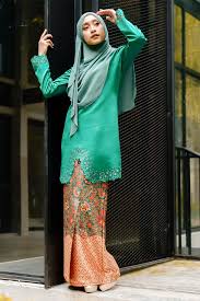 Maybe you would like to learn more about one of these? Baju Kurung Batik Moden Lasercut Nasuha Green Muslimahclothing Com