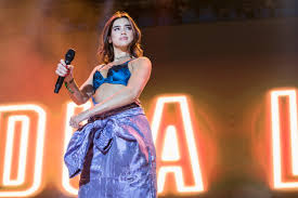 Let us know if you want us to react to another video. Dua Lipa Shut Down A Fan For Trying To Call Her Out For Not Following New Rules Teen Vogue