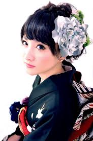 成人式は大人に変わる大事な節目 久々に会う友達にも 大人っぽくなった なんて言われたい そんな大人の魅力を最大限に引きだす 編み込み ヘアでもう子供とは言わせない大人女子に 成人式 ヘアスタイル ショート 成人式 髪型 成人式 ヘアスタイル