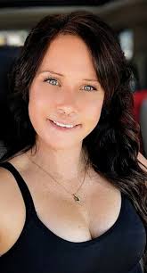 Hi all, Would that be possible to make the background looking more  pleasant, without the cars, yellow line and the low building behind my  husband, please. Thank you 🙃