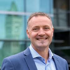 Meet our speakers — Momentum