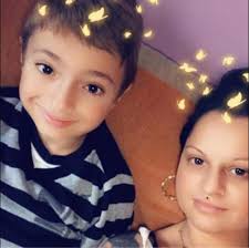 Bon Appetit, Your Majesty” initially cast Park Sung Hoon as King Yi Heon,  but he withdrew before filming due to personal controversy. Lee Chae Min  was brought in as a replacement. The